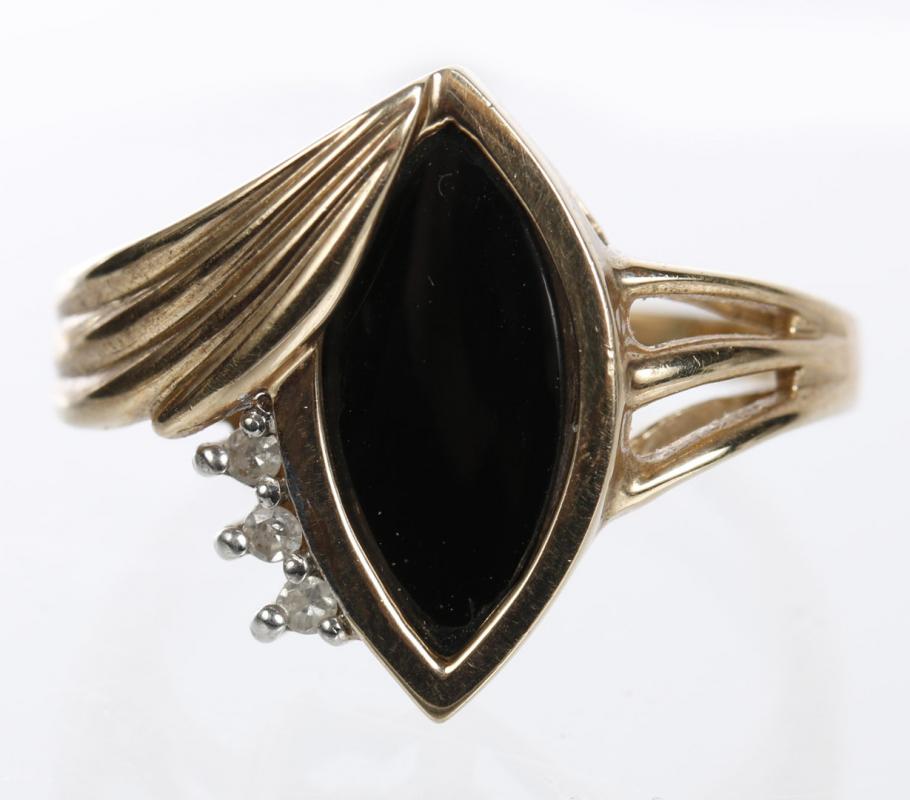 LADIES 10K YELLOW GOLD BLACK ONYX AND DIAMOND RING