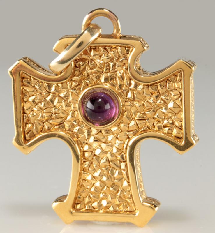 A 14K GOLD CROSS PENDANT