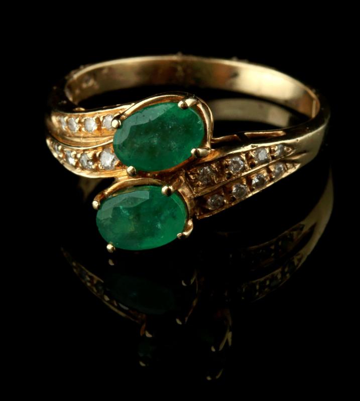 AN EMERALD AND DIAMOND FASHION RING