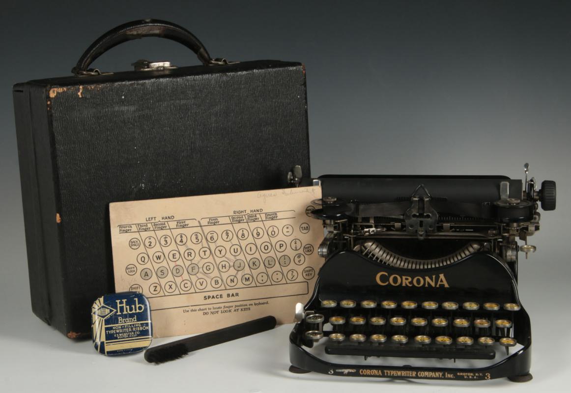 A CORONA MODEL 3 FOLDING PORTABLE TYPEWRITER