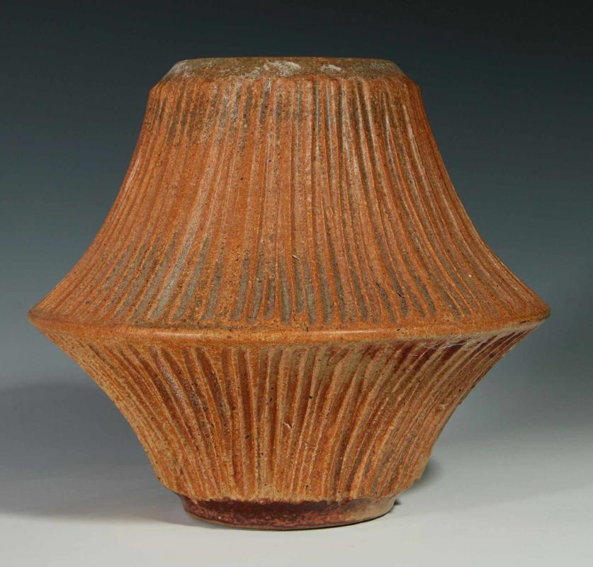 AN UNIDENTIFIED STUDIO POTTERY STONEWARE VASE