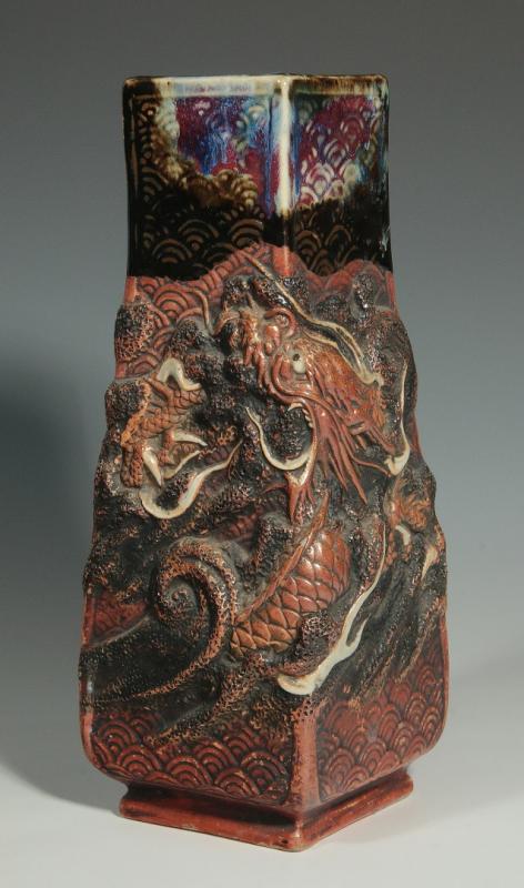 A SUMIDA GAWA JAPANESE POTTERY VASE WITH DRAGON