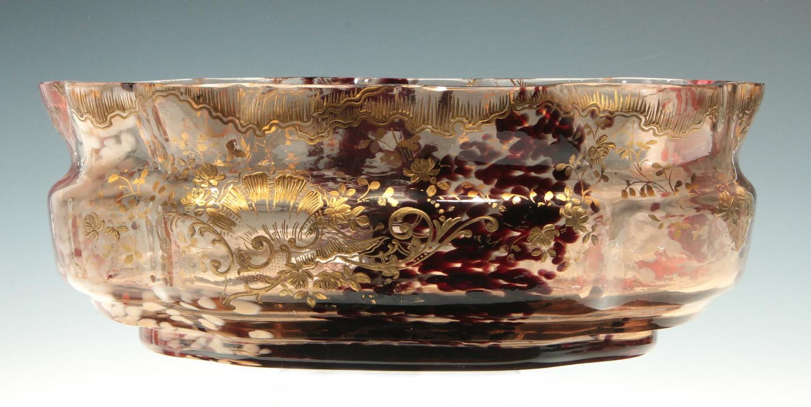 A CONTINENTAL VICTORIAN ART GLASS CENTERPIECE