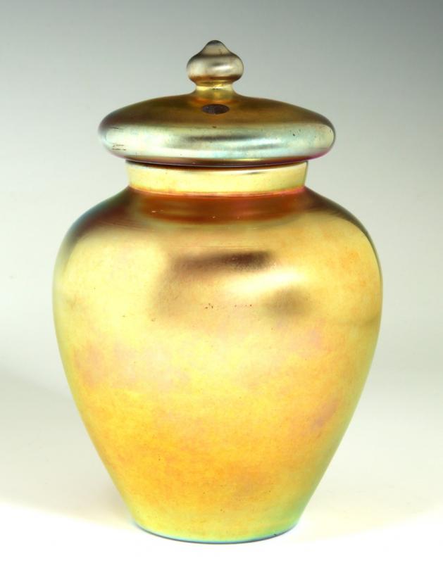 A STEUBEN GOLD AURENE COVERED PETAL JAR