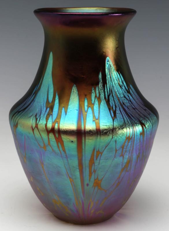 A  MEDICI DECORATION ART GLASS VASE ATTRIBUTED LOETZ