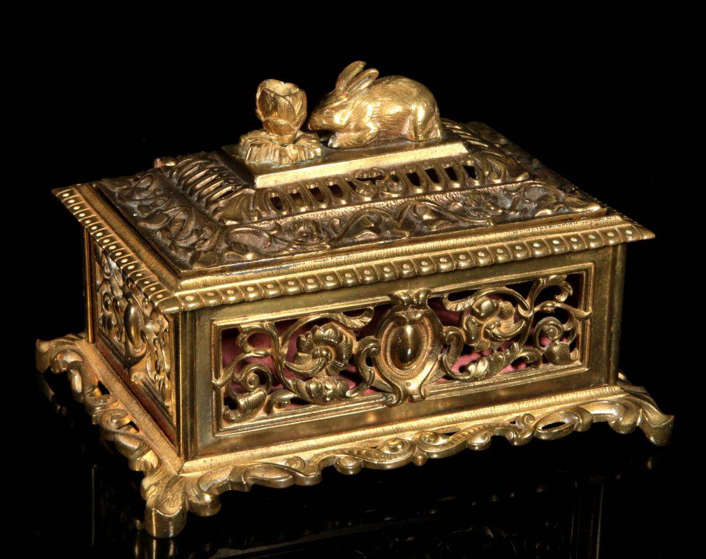 A CIRCA 1900 BRASS OR BRONZE JEWELRY CASKET