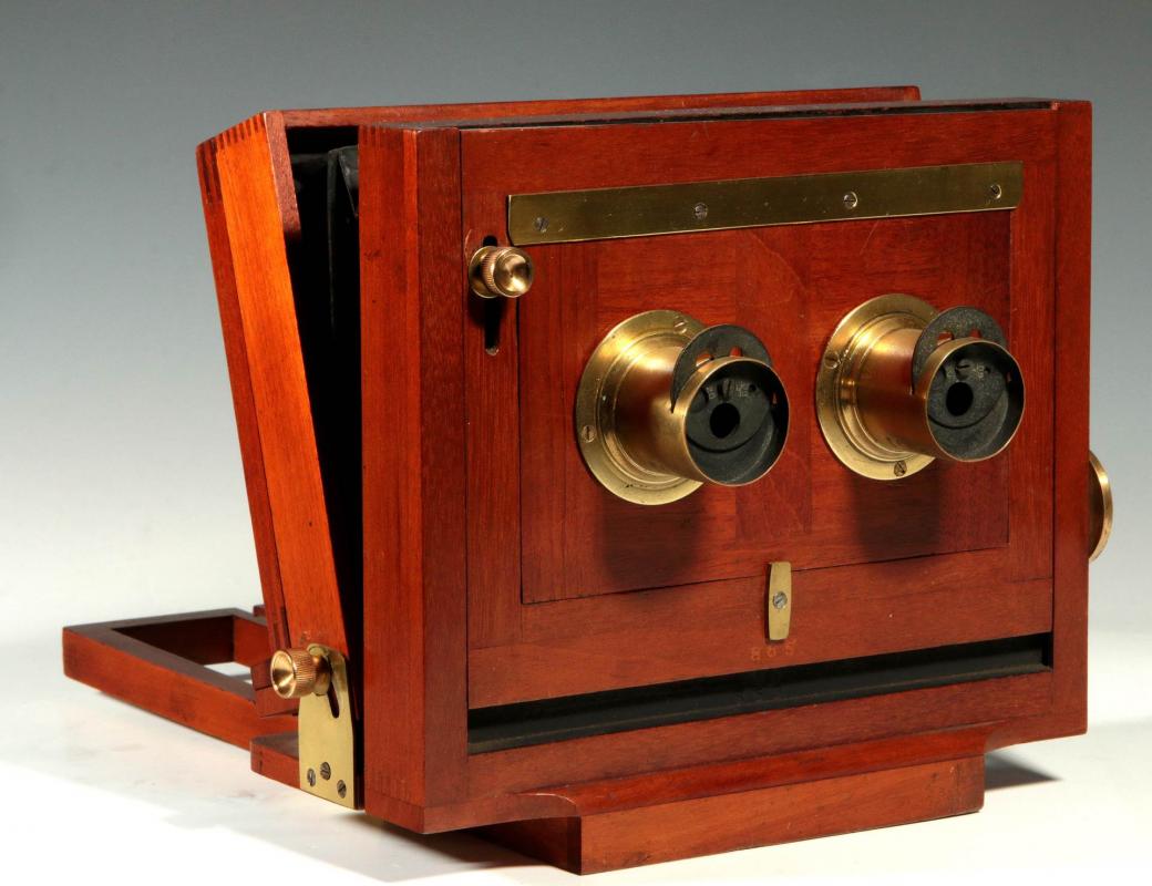 A 19TH CENTURY MAHOGANY STEREO TAILBOARD CAMERA