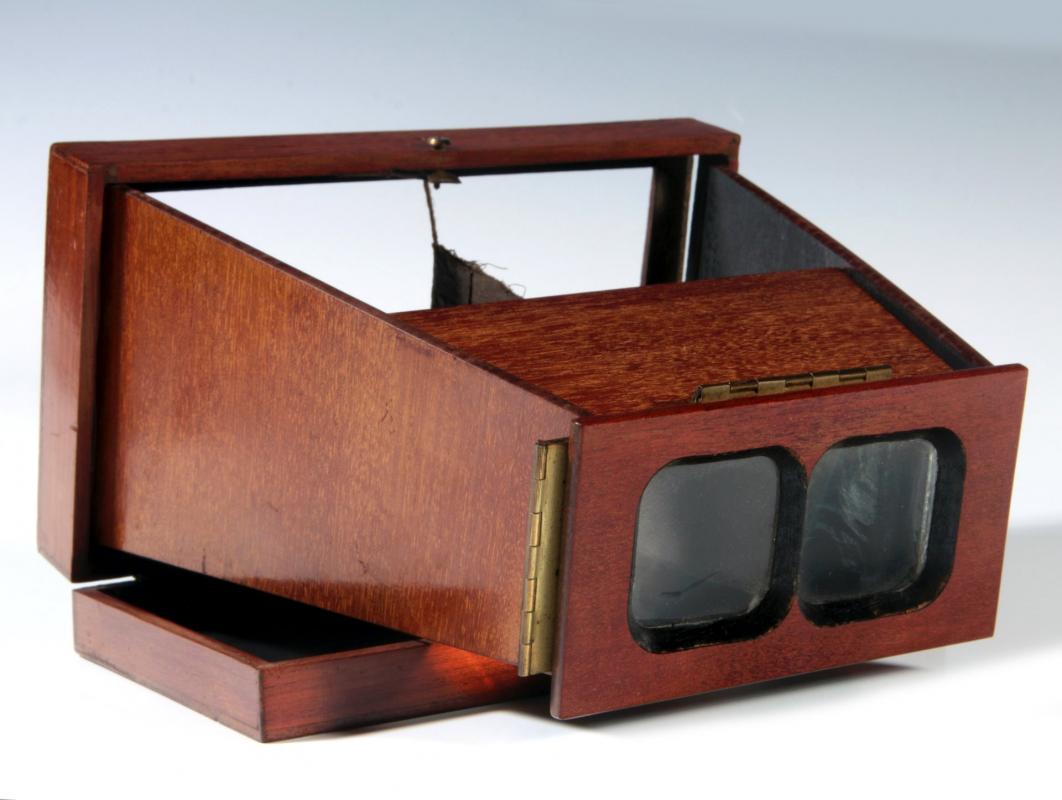 A 19TH CENTURY BREWSTER TYPE FOLDING STEREOSCOPE