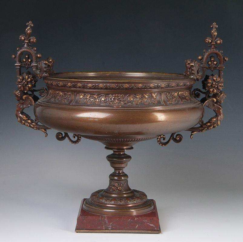 A 19TH CENTURY FRENCH BRONZE TAZZA CENTERPIECE