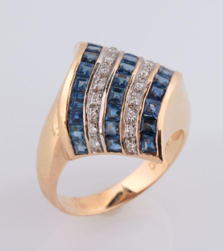 A 14K DIAMOND & SAPPHIRE CONTEMPORARY FASHION RING