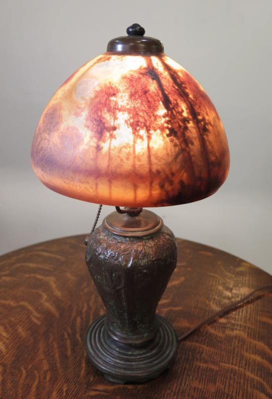 A HANDEL REVERSE PAINTED SCENIC BOUDOIR LAMP