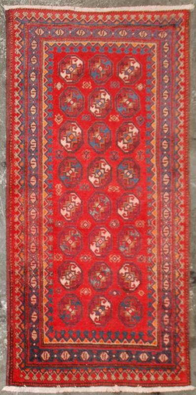 A MID 20TH CENTURY HANDMADE PERSIAN RUG