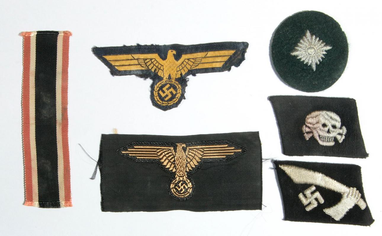 SS EM TOTENKOPF AND HANDSCHAR COLLAR TABS, EAGLE