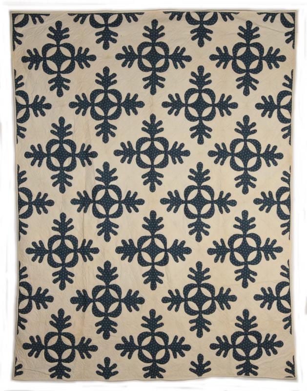 AN ANTIQUE 'LEAF AND REEL' APPLIQUE QUILT