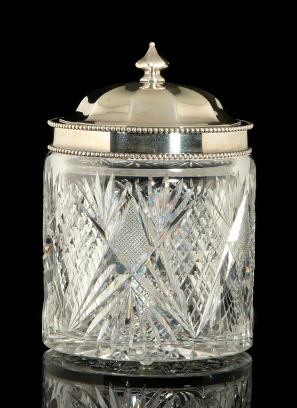 AN AMERICAN BRILLIANT PERIOD CUT GLASS HUMIDOR