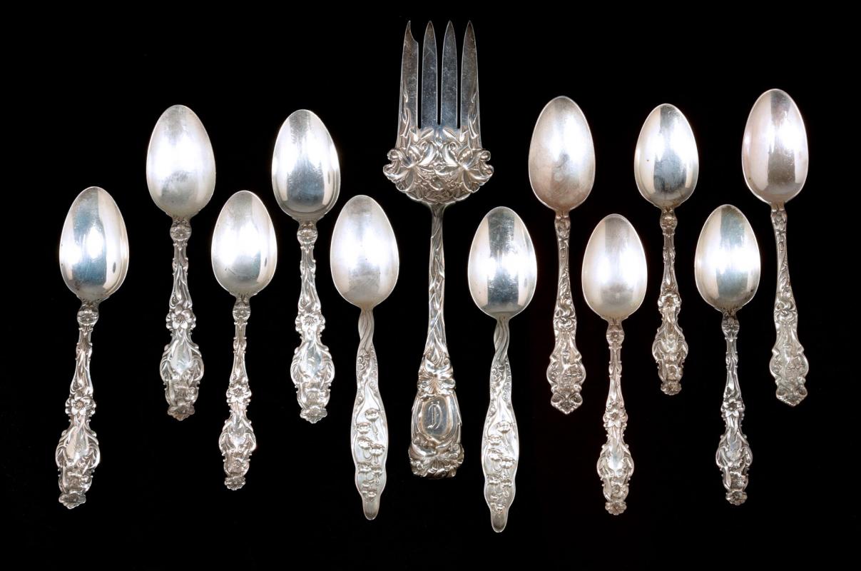 TWELVE ART NOUVEAU STERLING SILVER FLATWARE ITEMS